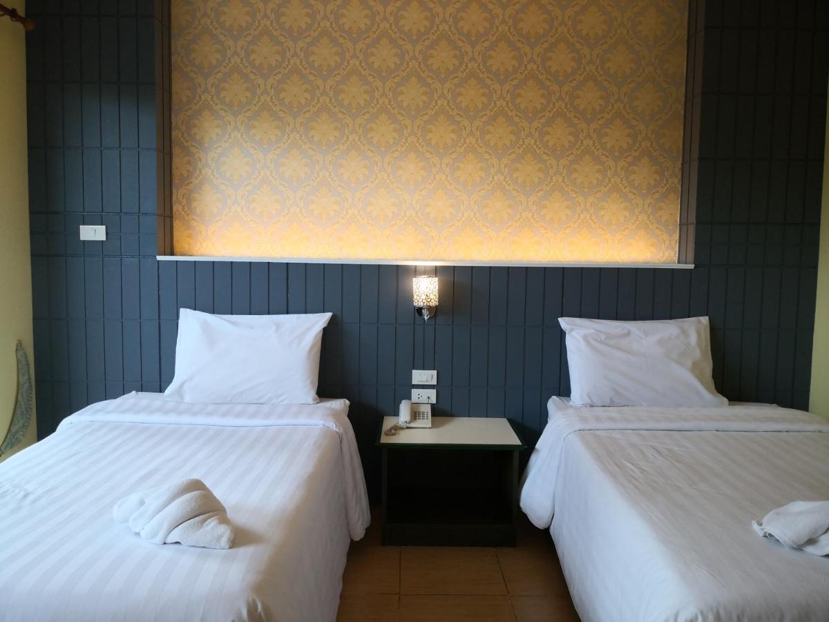 Baan Suksiri Hotel Хуа Хин Екстериор снимка