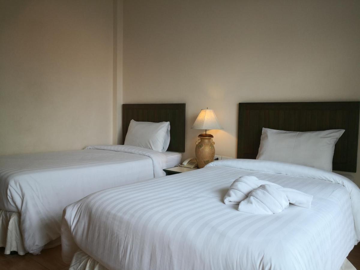Baan Suksiri Hotel Хуа Хин Екстериор снимка