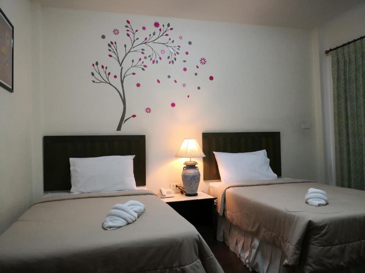 Baan Suksiri Hotel Хуа Хин Екстериор снимка
