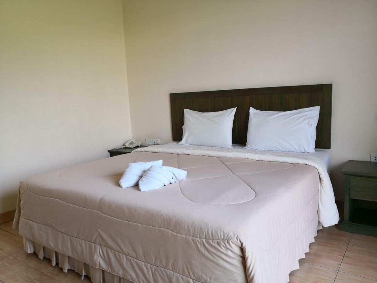 Baan Suksiri Hotel Хуа Хин Екстериор снимка